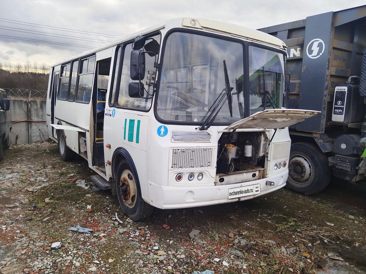 Осмотр моторного отсека автобуса ПАЗ
