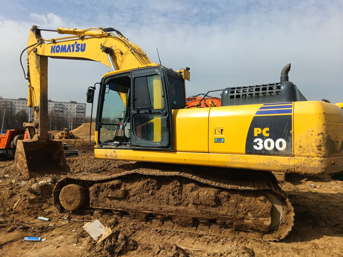Гусеничный экскаватор Komatsu PC300